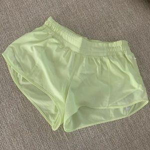 Lululemon hotty hot short II 2.5” excellent condition